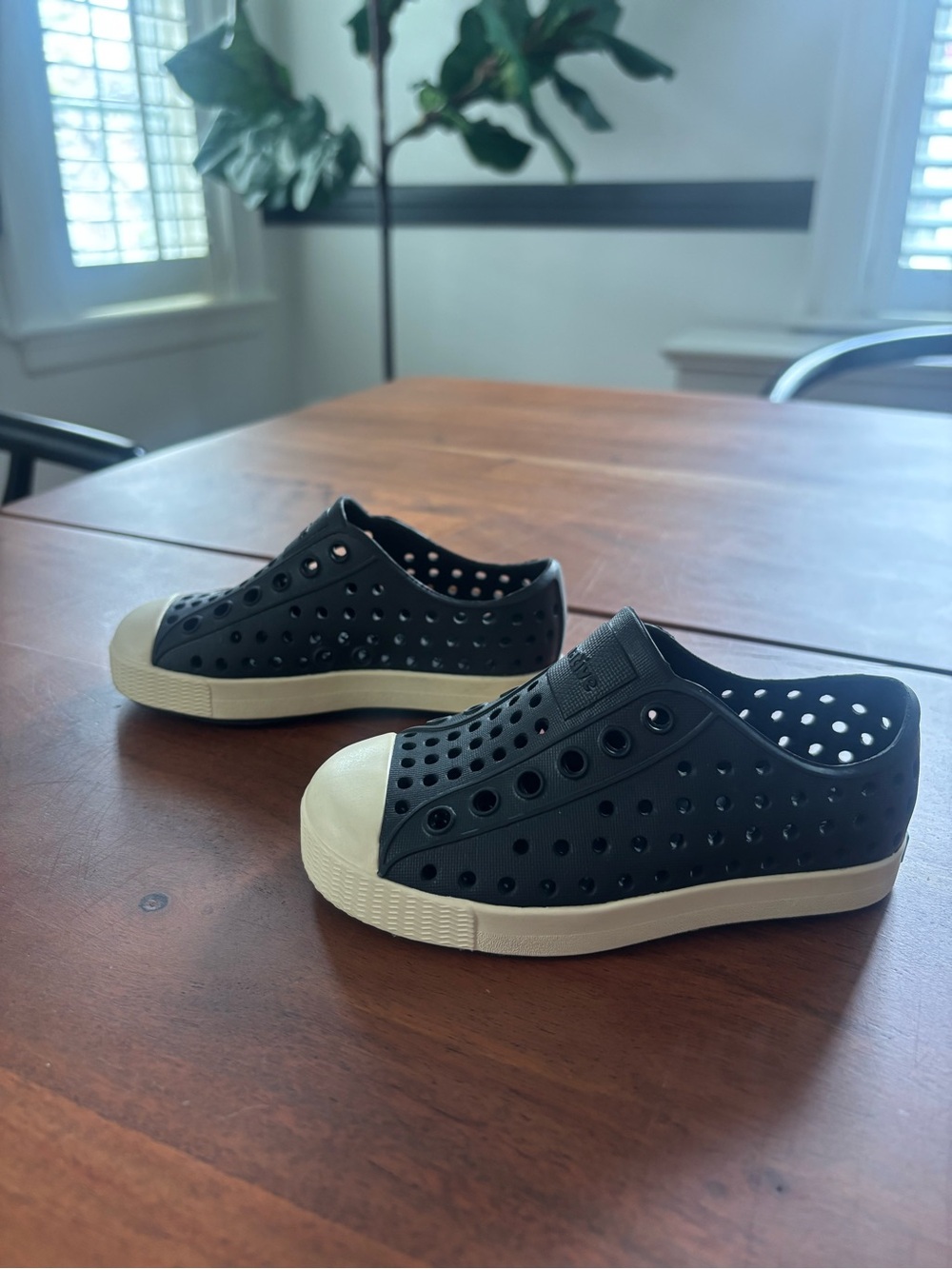 Native Kids Size 7 Casual Slip-On Shoes in navy and Cream
